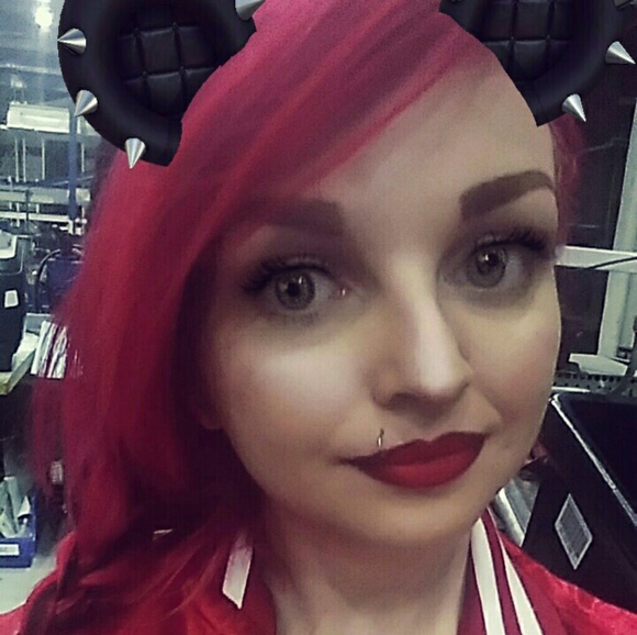 Meet your Posher, Stacie - Picture 3 of 3